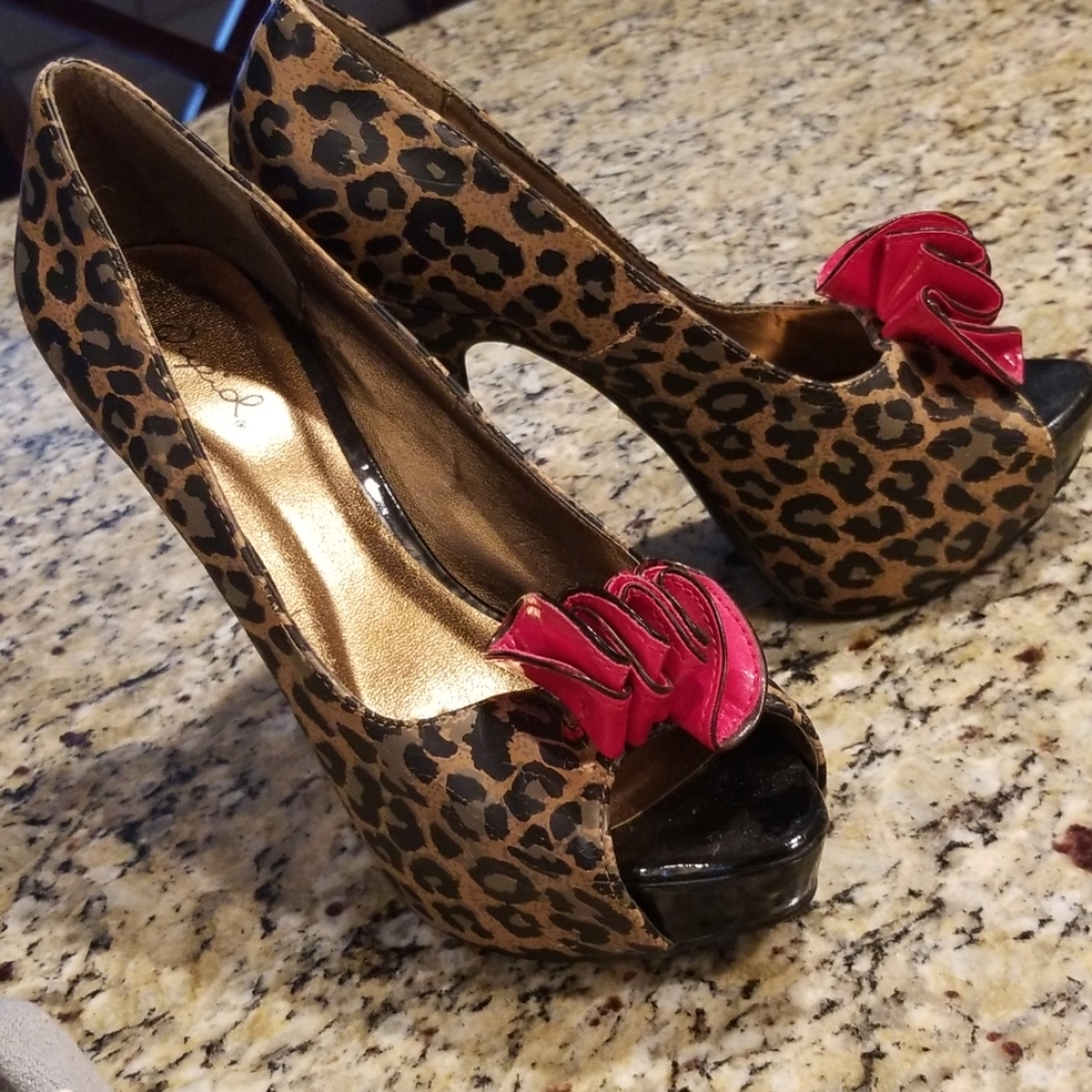 Pumps - Picture 2 of 2